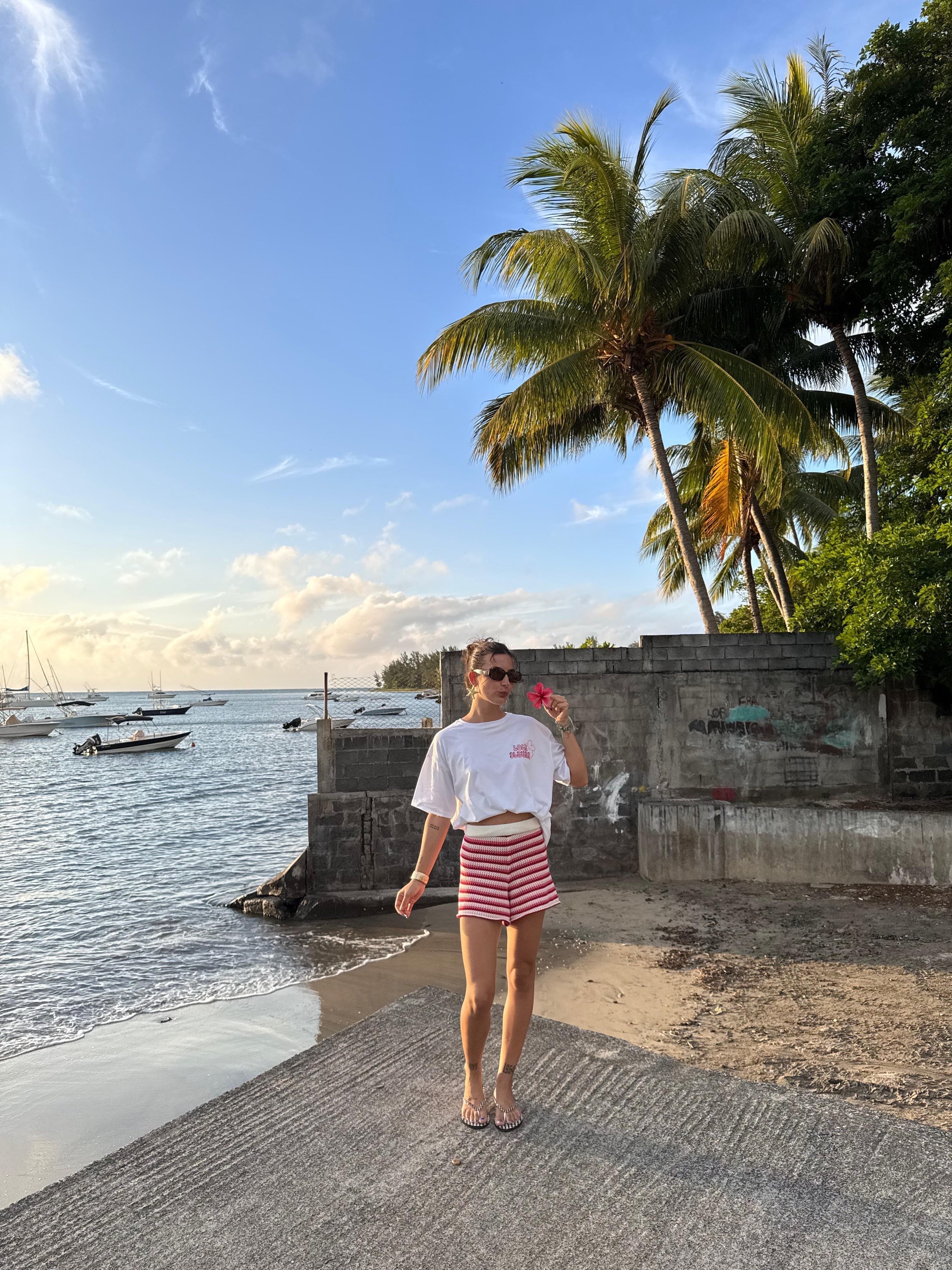 T-shirt oversize été : comment le porter en style streetwear tropical - Loli