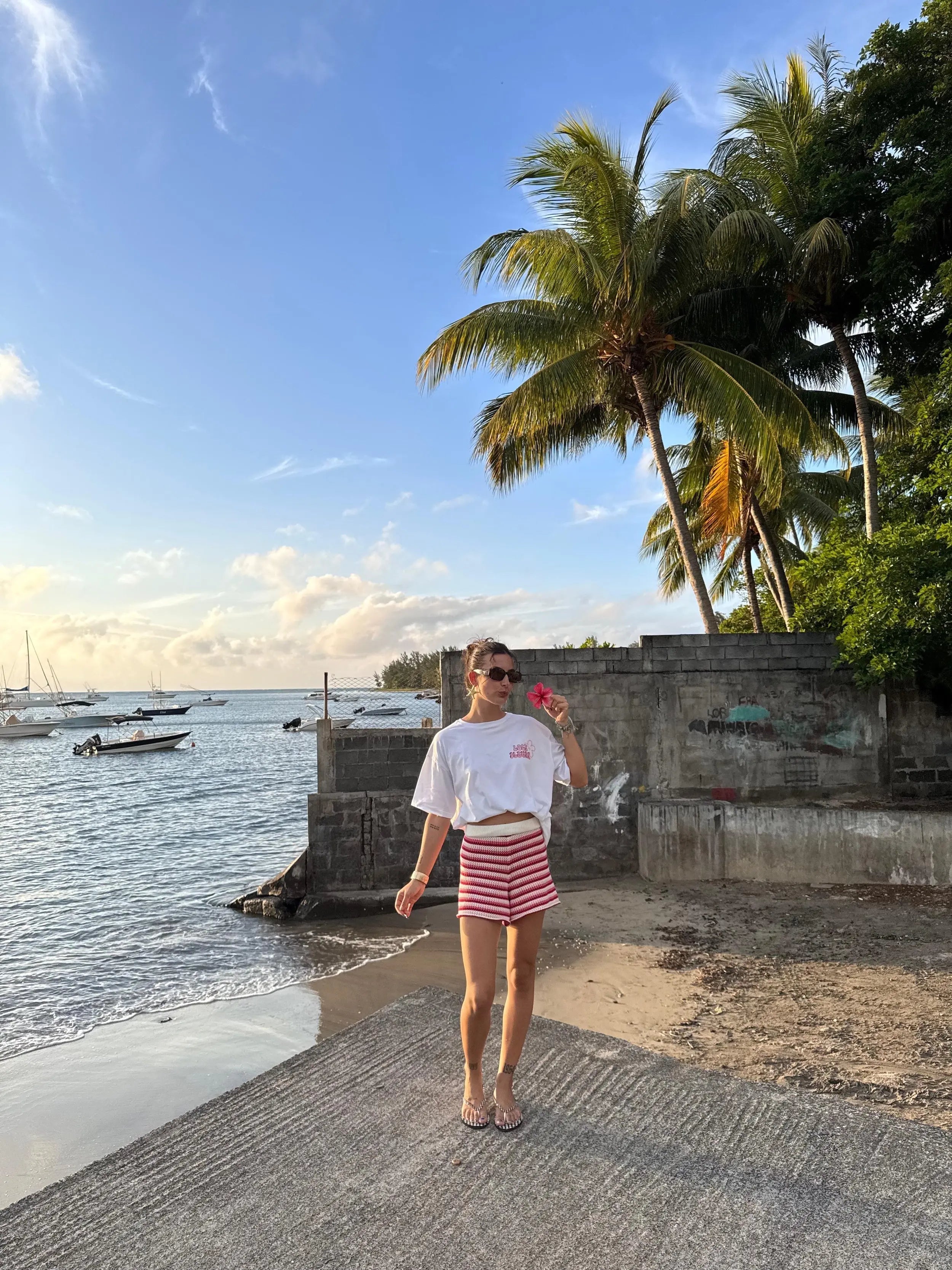 T-shirt oversize été : comment le porter en style streetwear tropical - Loli