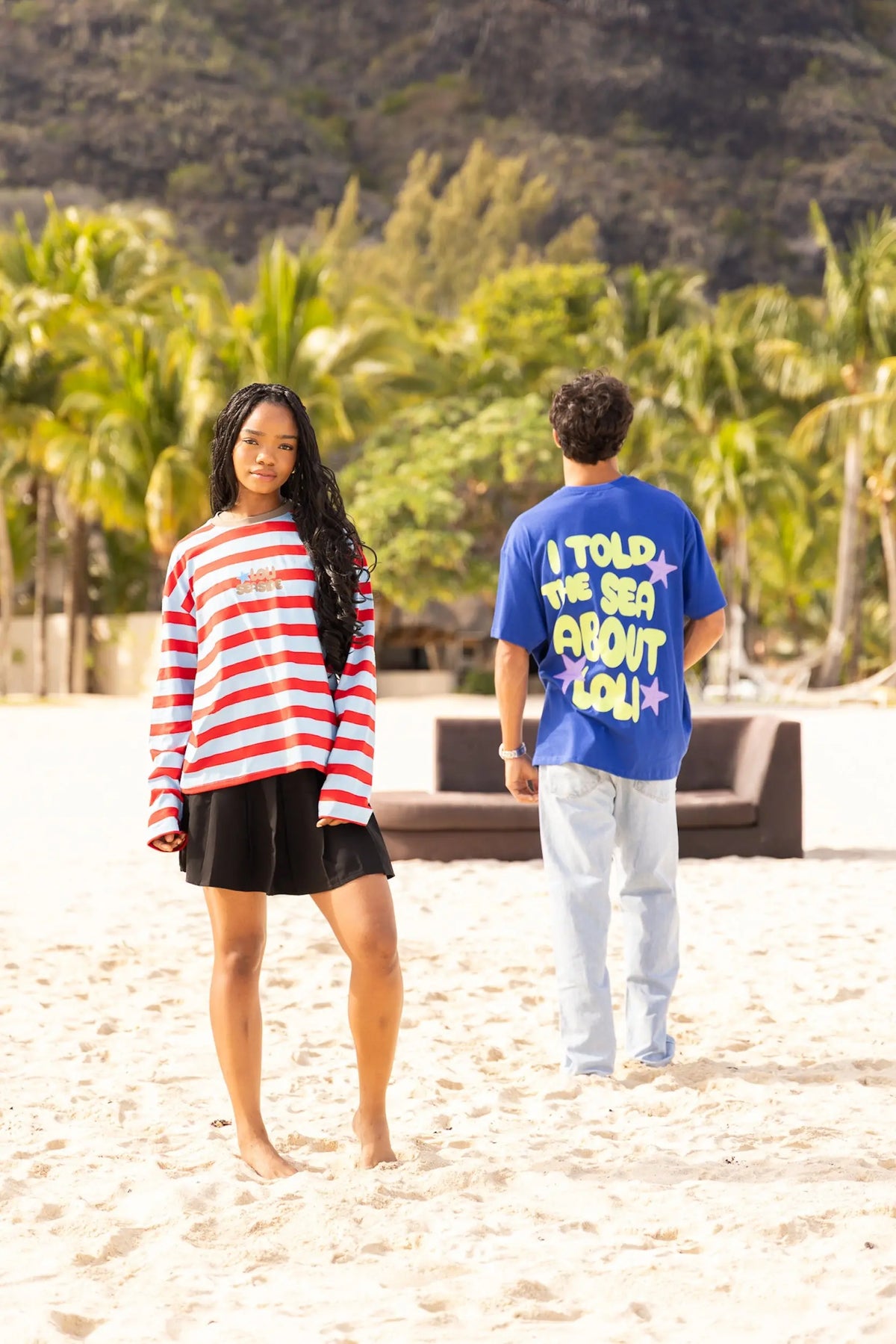 Looks mixtes et oversize de la collection Loli Seaside portés sur la plage